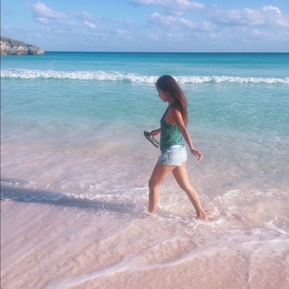 Profile Picture of Samie Crosson (@samiecrosson) on Poshmark