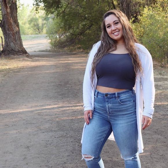 Profile Picture of Meilani Peffer (@meilanipeffer) on Poshmark