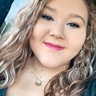 Profile Picture of Abby 🌻 ✨ (@AbbyPruitt66) on Twitter