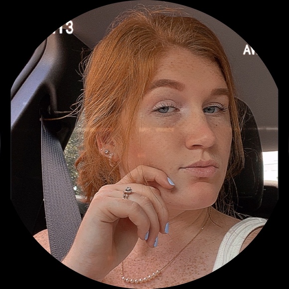 Profile Picture of Kara Gibbs (@kara_m8) on Poshmark