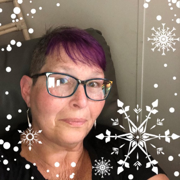 Profile Picture of Doylene Heizman (@dodo4always) on Poshmark