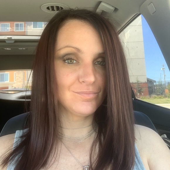 Profile Picture of Allyson Yanok (@yanok02) on Poshmark