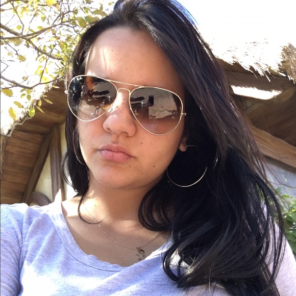 Profile Picture of Paula Araujo (@araujo92) on Poshmark