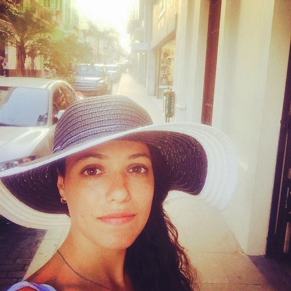 Profile Picture of Mikhal Abitol (@mabi0422) on Poshmark