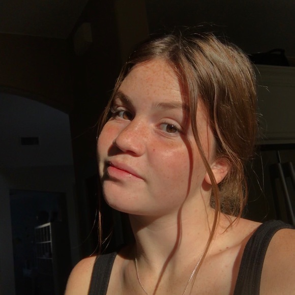 Profile Picture of Brooke Harnish (@brookeharnish) on Poshmark