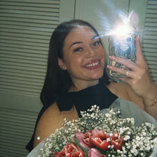 Profile Picture of hales 🍒 (@haleychirgwin) on Instagram