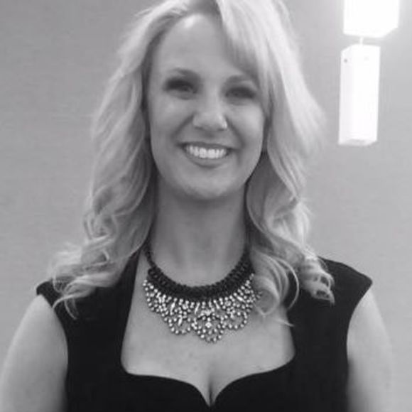 Profile Picture of Melissa Lucas (@beautybiz156100) on Poshmark