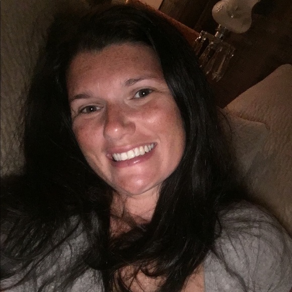 Profile Picture of Beverly Barker (@momi2hannah) on Poshmark