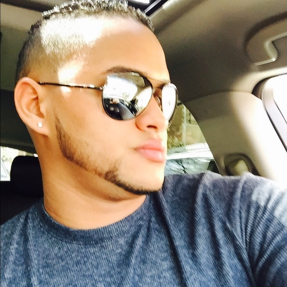 Profile Picture of Manuel Marte (@manuel27) on Poshmark