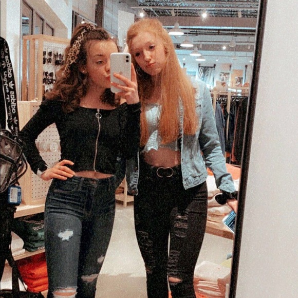 Profile Picture of Taylor Jasinski (@taylorjasinski) on Poshmark