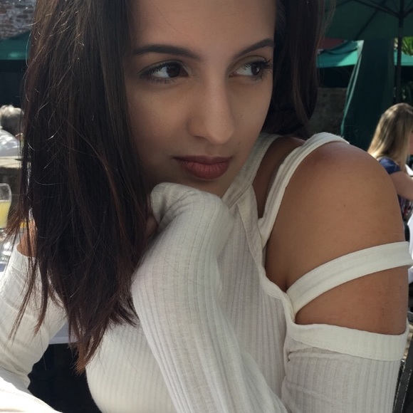 Profile Picture of Tori Tomaine (@tmtomaine) on Poshmark