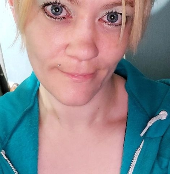 Shawna Snyder - Poshmark Profile Picture of Shawna Snyder (@shawna_snyder) on Poshmark