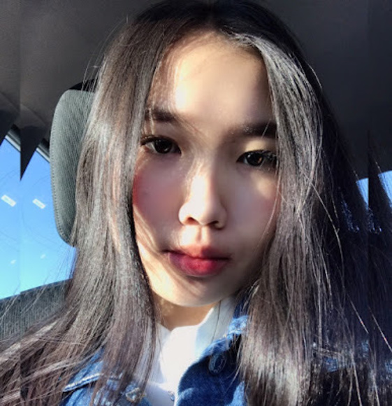 Profile Picture of Chloe Ho (@omchloe2k2) on Poshmark