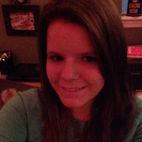 Profile Picture of Rhonda Warden (@ronniegirl0384) on Poshmark