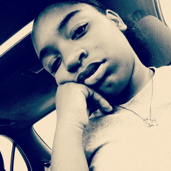 Profile Picture of Kieshonie Adger (@kieshonie) on Poshmark
