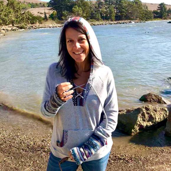 Profile Picture of Dani Levy (@danilevy13) on Poshmark