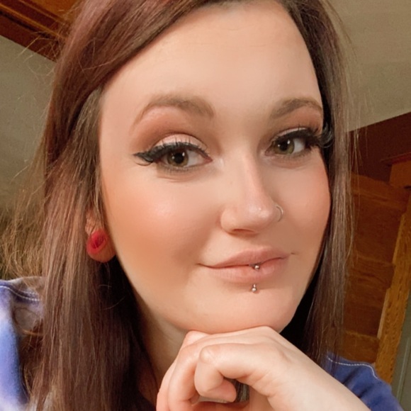 Profile Picture of Mckenzie Potteiger (@enzellaj) on Poshmark