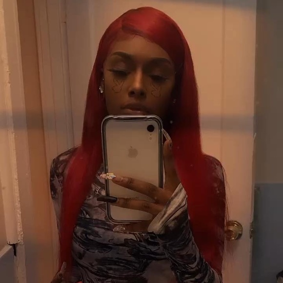 Profile Picture of Yannie Yannie (@siani2127) on Poshmark