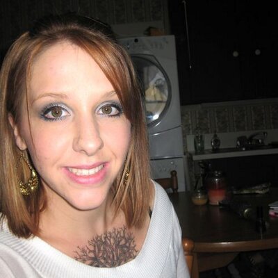 Profile Picture of Julia Dobson (@aDorkable09) on Twitter