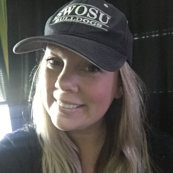 Sarah Razo - Poshmark Profile Picture of Sarah Razo (@btlrseb) on Poshmark