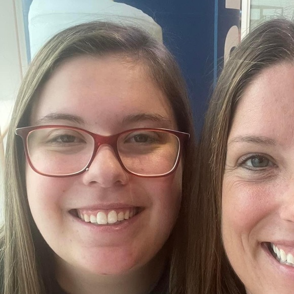 Profile Picture of Alison Eckstein (@alison_eckstein) on Poshmark