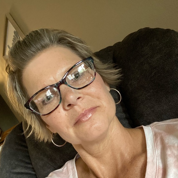 Profile Picture of Dawn Grissom (@dawn_grissom) on Poshmark