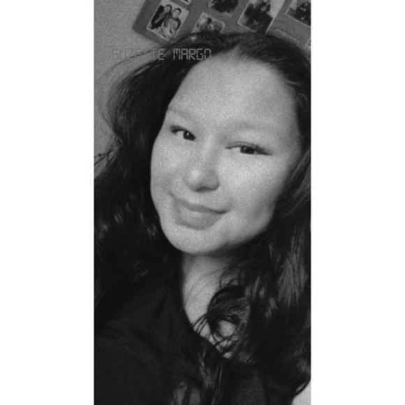 Profile Picture of Suzie Leveque (@suziemleveque) on Poshmark