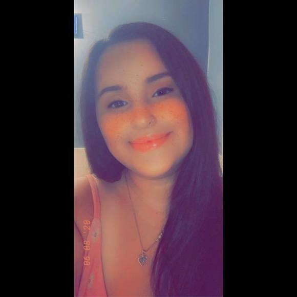 Profile Picture of Alyssa Dicola (@alcayagacarmen) on Poshmark