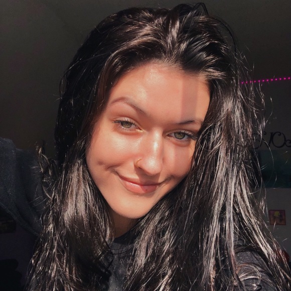 Profile Picture of Brianna Matteson (@brimatteson2011) on Poshmark