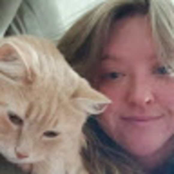 Profile Picture of Ariel Steffey (@arielsteffey) on Poshmark