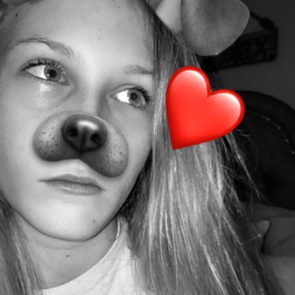 Profile Picture of Alexis Shanks (@itz_ya_gal_lexi) on Poshmark