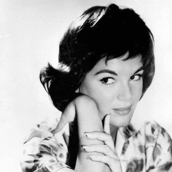 Gwyn Phillips - Poshmark Profile Picture of Gwyn Phillips (@gwynphillips) on Poshmark