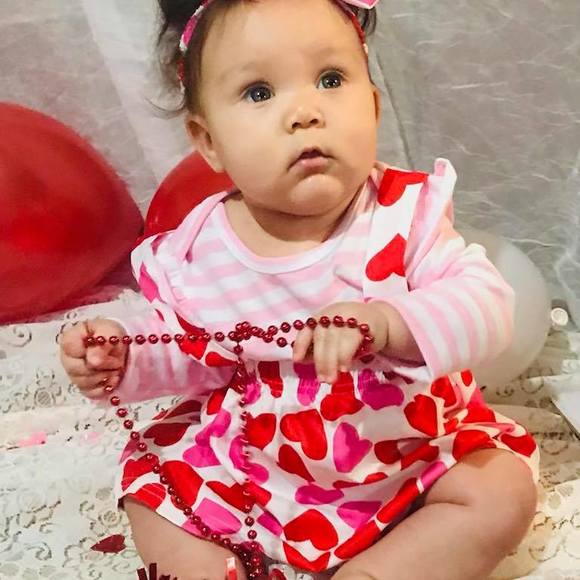 Profile Picture of Emily Andrews (@emilydawn17) on Poshmark