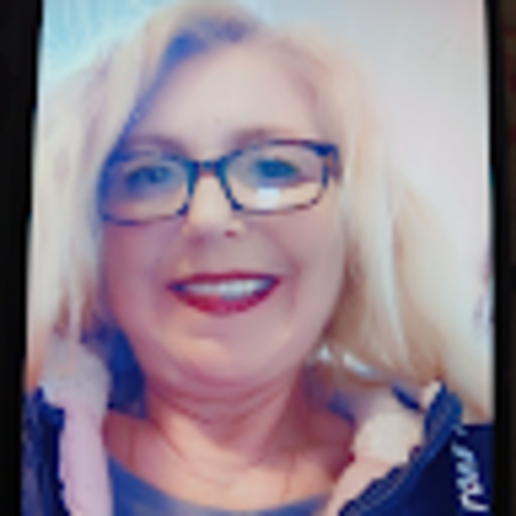 Profile Picture of Kim Baertschi - smukowski (@onreaone67) on Poshmark