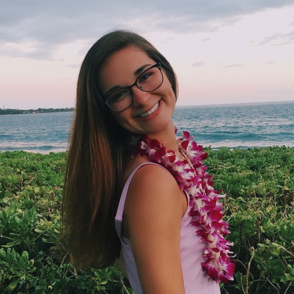 Profile Picture of Macy Mccallum (@macyjmcc) on Poshmark