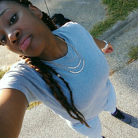 Profile Picture of Ariel Gause (@arielgause) on Poshmark