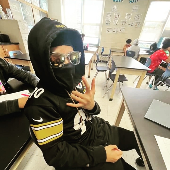 Profile Picture of Joerimel Inabangan (@joerimel2010) on Poshmark