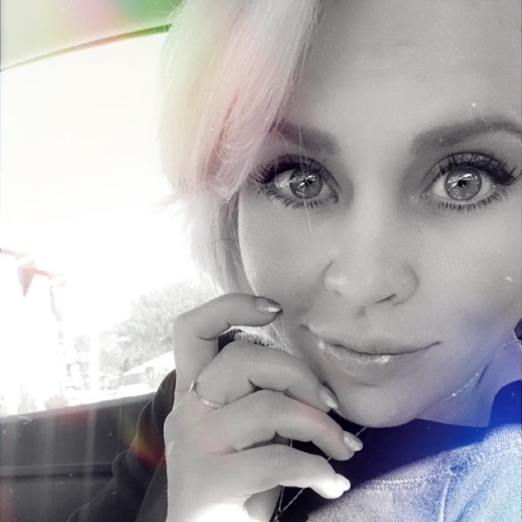 Profile Picture of Rebecca Hansen (@11bky11) on Poshmark