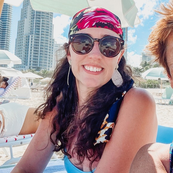 Profile Picture of Ginalle Enrietti (@iamginalle) on Poshmark