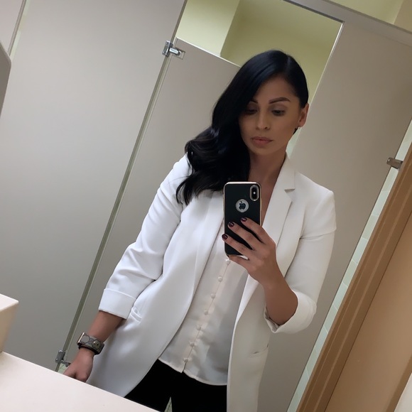 Profile Picture of Lucia Olivares (@olivareslucia10) on Poshmark