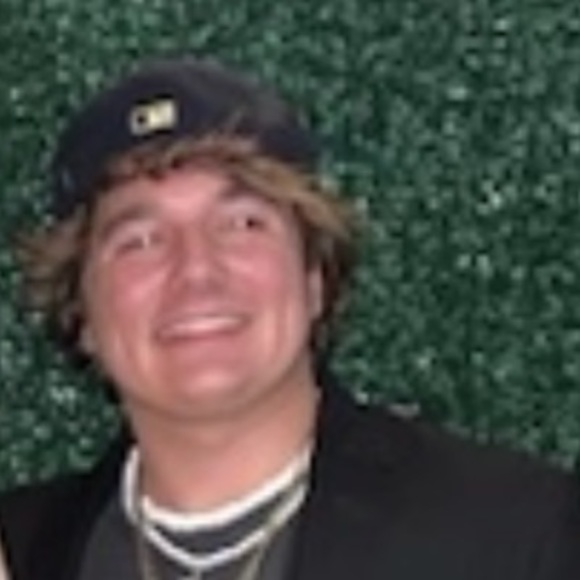 Profile Picture of Dylan Daehler (@d7j7dae) on Poshmark