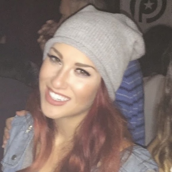 Bri Cardera - Poshmark Profile Picture of Bri Cardera (@bricardera) on Poshmark