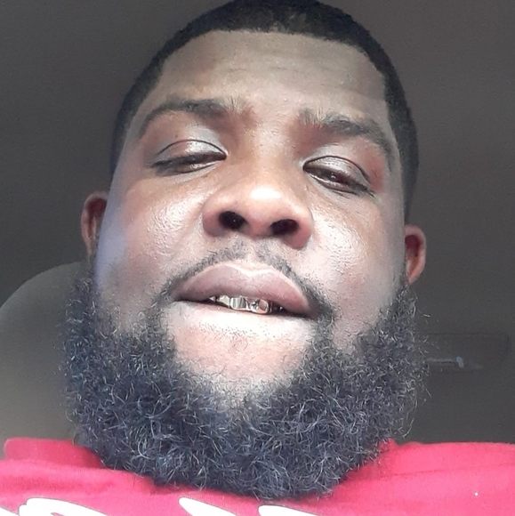 Profile Picture of Jeffrey Gordon (@jeffreygordo734) on Poshmark