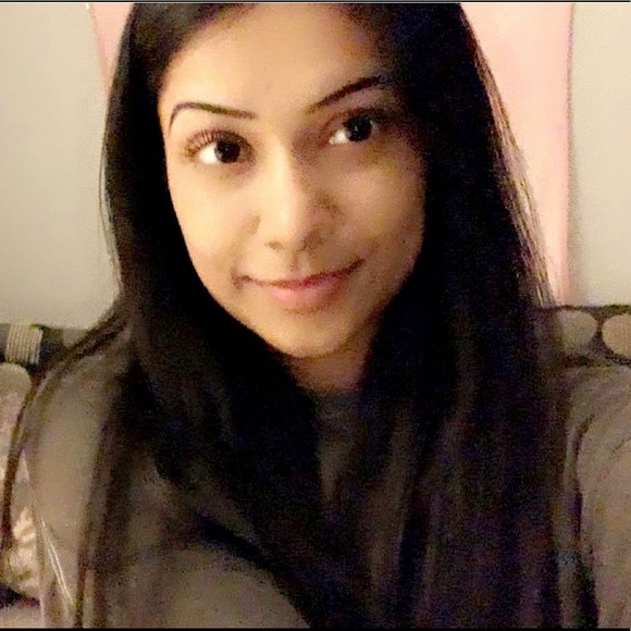 Profile Picture of Tanvi Hulikantimath (@tanvvvii) on Poshmark