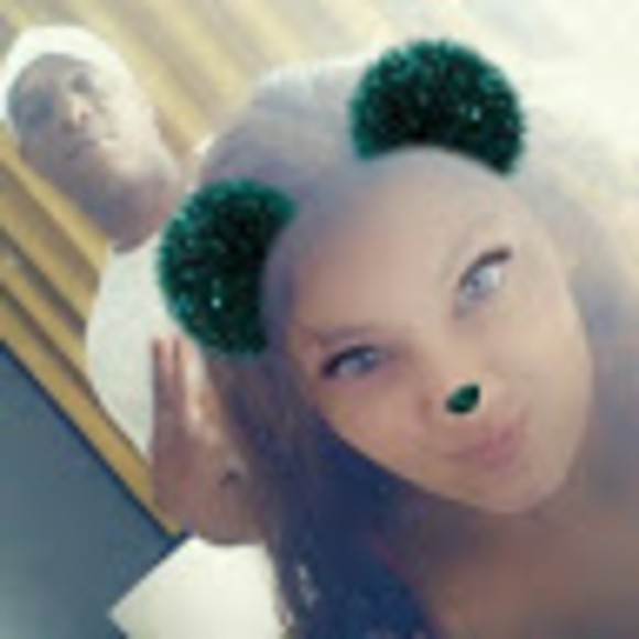 Profile Picture of Congetta Peoples (@browncongetta) on Poshmark