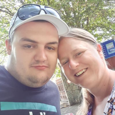 Profile Picture of Lisa Glazebrook (@LisaGlazebrook) on Twitter