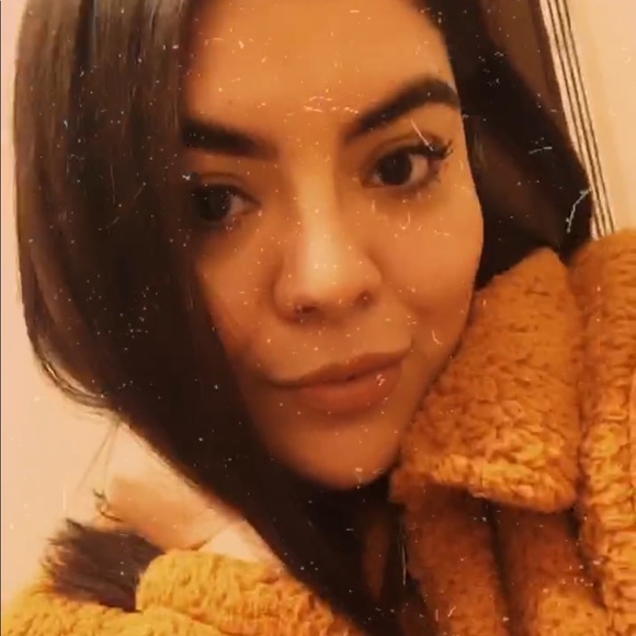 Profile Picture of Susan Alamo (@suziee1991) on Poshmark