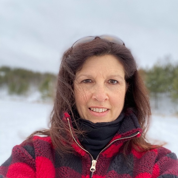 Profile Picture of Tammy Valtonen (@tammyvaltonen) on Poshmark