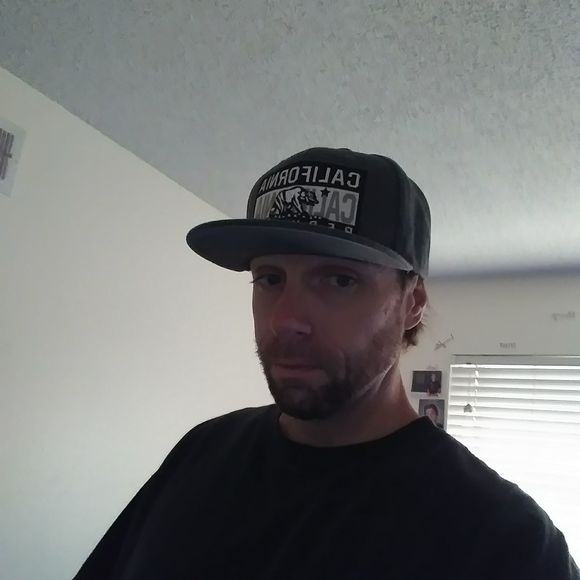 Profile Picture of Joel Sletten (@slettenjoel) on Poshmark