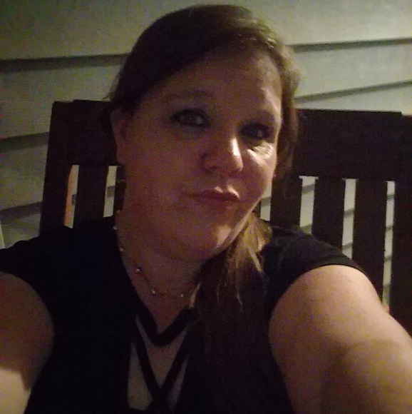 Profile Picture of Christina Ensley (@gablue97) on Poshmark